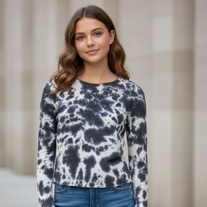 Lucy Black and White Tie-Dye Long Sleeve crop Top xl (size 16)